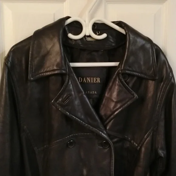Danier button front belted black leather jacket ladies US size 6 - Picture 2 of 15